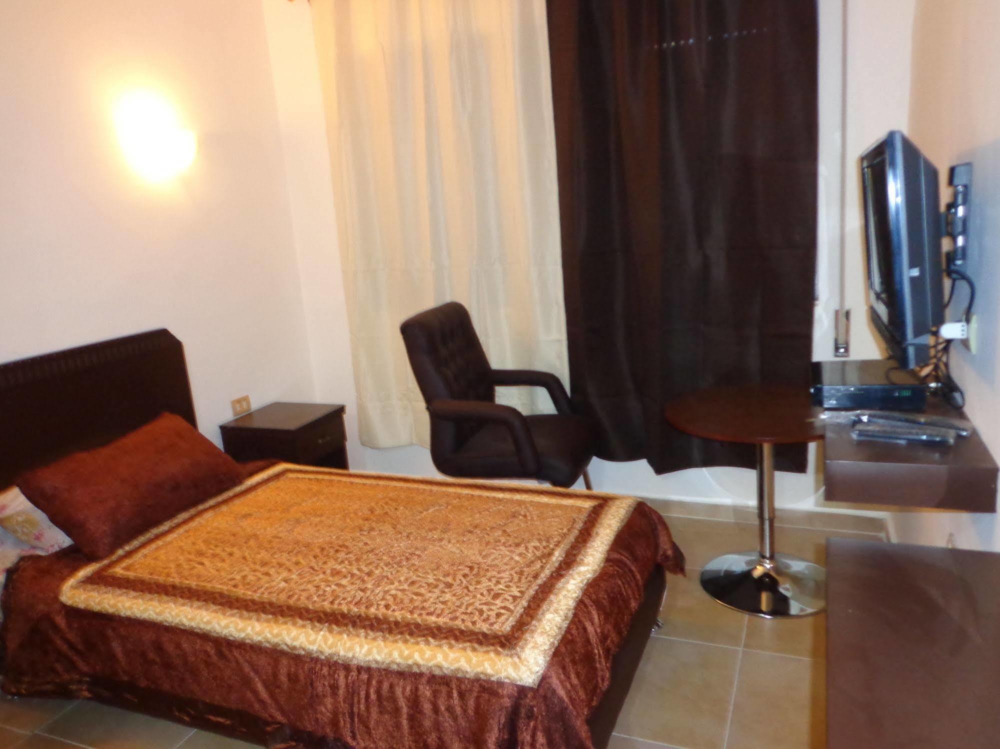 Al Fawanes Hotel Apartments Amman Dış mekan fotoğraf