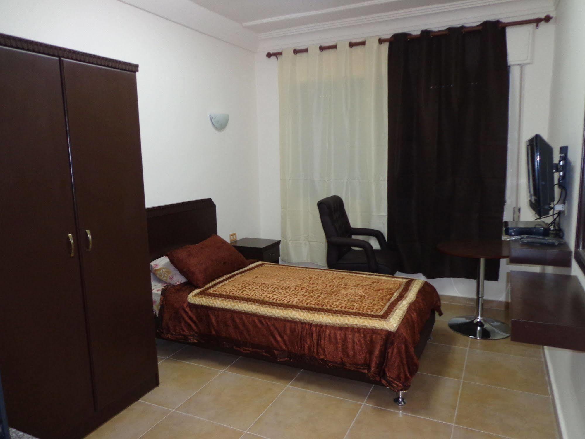 Al Fawanes Hotel Apartments Amman Dış mekan fotoğraf